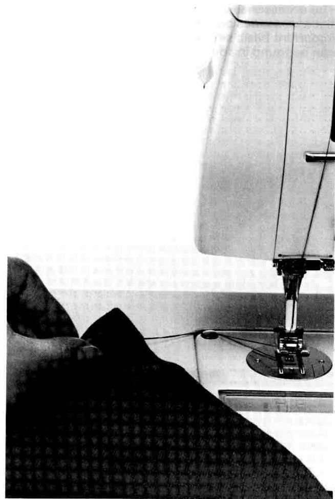 BERNINA 801 SPORT - Thread cutter - 2