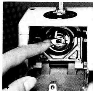 BERNINA 801 SPORT - Removing Bobbin Case - 4