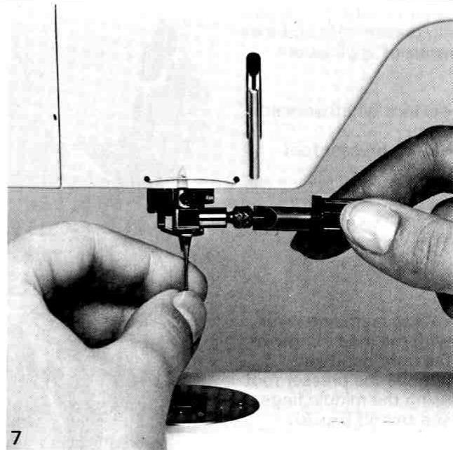 BERNINA 801 SPORT - Inserting bobbin case into hook - 4