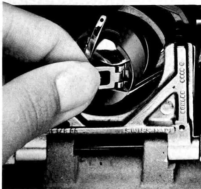 BERNINA 801 SPORT - Removing Bobbin Case - 5
