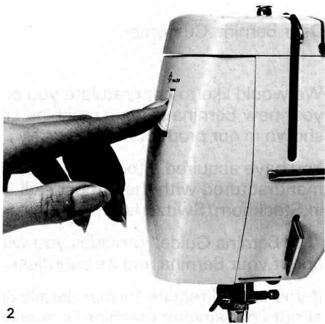 BERNINA 801 SPORT - Removing Bobbin Case - 2