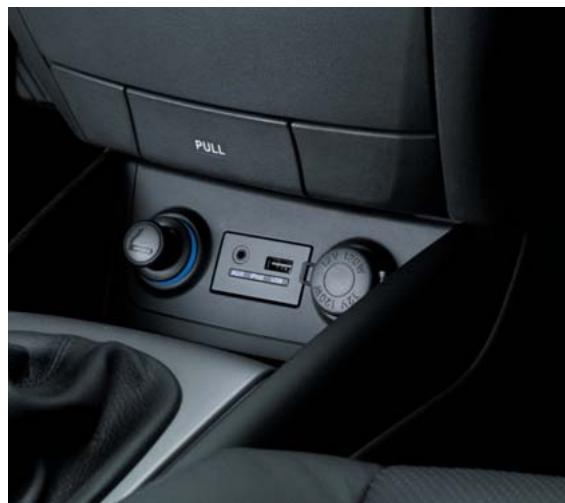 HYUNDAI I30 CW - Prise USB et auxiliaire - 1