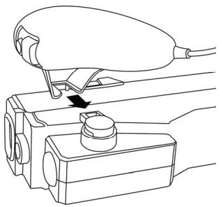 THRUSTMASTER DUAL TRIGGER GUN NW - DE WII™-AFSTANDSBEDIERING EN DE NUNCHUK™ INSTALLEREN IN DE "DUAL TRIGGER GUN NW" - 4