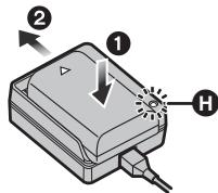 PANASONIC DMWBTC13PP - Installez la batterie en faisant attention à son orientation, puis faites-la glisser. - 1
