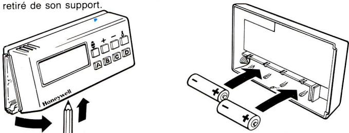 HONEYWELL CM5000 - REEMPLACEMENT DES PILES - 1