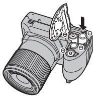 FUJI FINEPIX S8400 - Insérez les piles. - 1