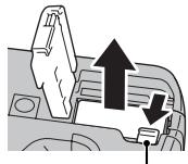 FUJI FINEPIX SL300 - Retrait de la batterie et de la carte mémoire - 1