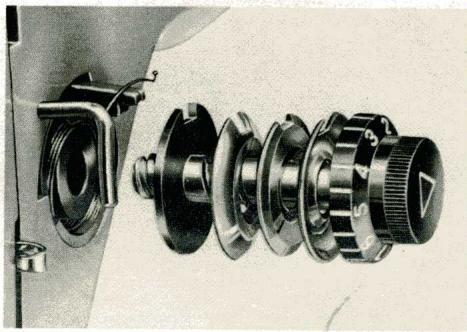 BORLETTI 1100 ZIGZAG - 8/C La tension supérieure se nettoie de la manière suivante: - 3