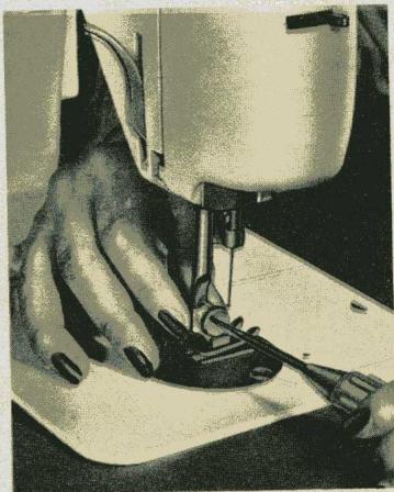 BORLETTI 1100 ZIGZAG - 1/B Montage du pied-preseur - 2