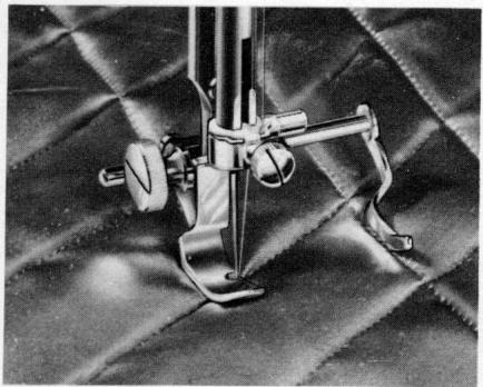 BORLETTI 1100 ZIGZAG - Guide tissu pour coudre sur les bords - 1