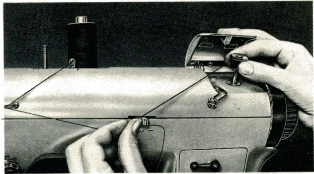 BORLETTI 1100 ZIGZAG - Préparation des fils sur la machine - 2