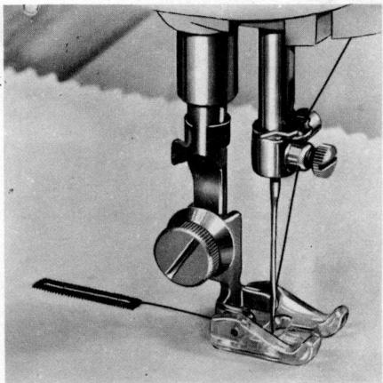 BORLETTI 1100 ZIGZAG - Pour executer correctement la boutonniere,    proceder de la maniere suivante: - 5