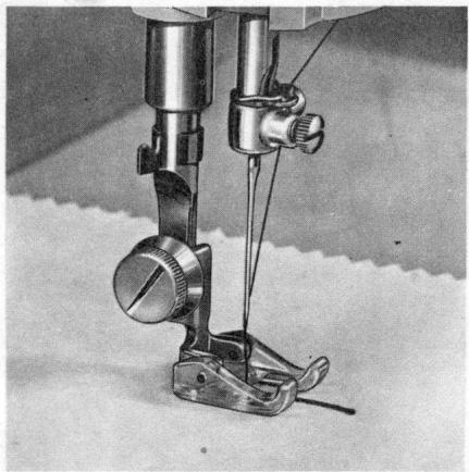 BORLETTI 1100 ZIGZAG - Pour executer correctement la boutonniere,    proceder de la maniere suivante: - 2