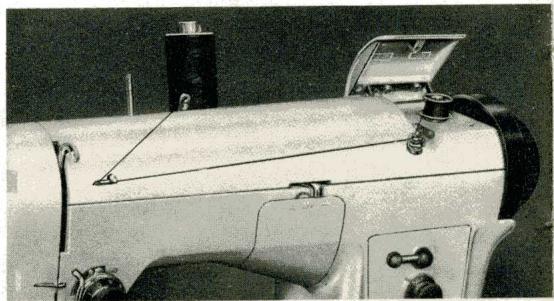 BORLETTI 1100 ZIGZAG - Préparation des fils sur la machine - 4