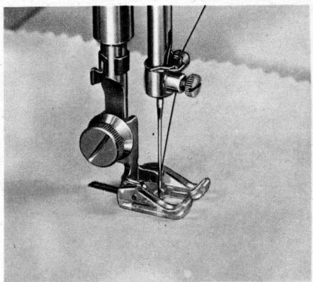 BORLETTI 1100 ZIGZAG - Pour executer correctement la boutonniere,    proceder de la maniere suivante: - 4