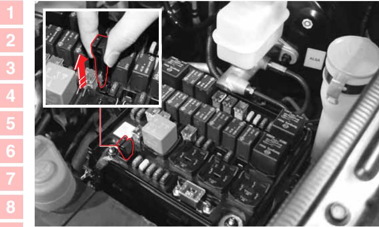 SSANGYONG REXTON 2 - COMMENT VERIFIER ET REMPLACER UN FUSIBLE - 1