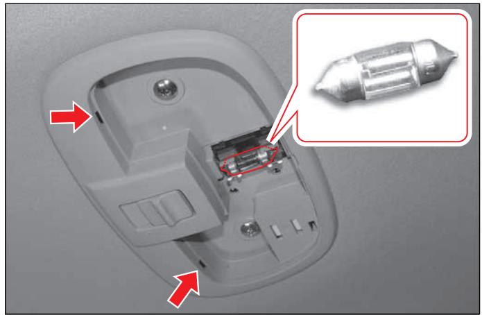 SSANGYONG REXTON 2 - PLAFONNIER CENTRAL ET LAMPE DE L'ESPACE A BAGAGES - 1