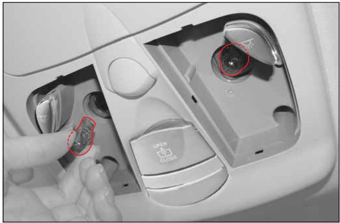 SSANGYONG REXTON 2 - LAMPE AVANT DE L'HABITACLE - 2