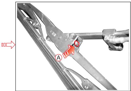 SSANGYONG STAVIC - REEMPLACEMENT DES BALAIS D'ESSUIE-GLACE - 2
