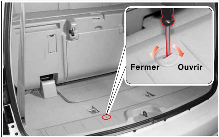SSANGYONG STAVIC - REEMPLACEMENT D'UNE ROUE DONT LE PNEU EST DEGONFLE - 2