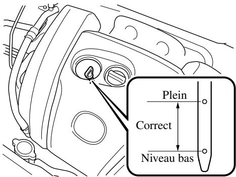 MAZDA CX-5 2011 - Vérification du niveau d'huile moteur - 1
