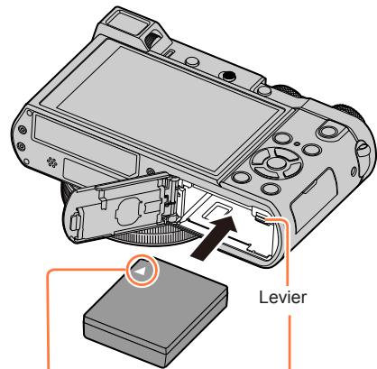 PANASONIC LUMIX DMC-TZ100 - TZ100/TZ101 insérer la batterie - 1