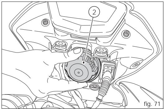 DUCATI HYPERMOTARD 796 - Remplacement ampoules du phare avant - 2