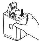 PANASONIC LV95 - Fixez le bac pour liquide de nettoyage. - 2