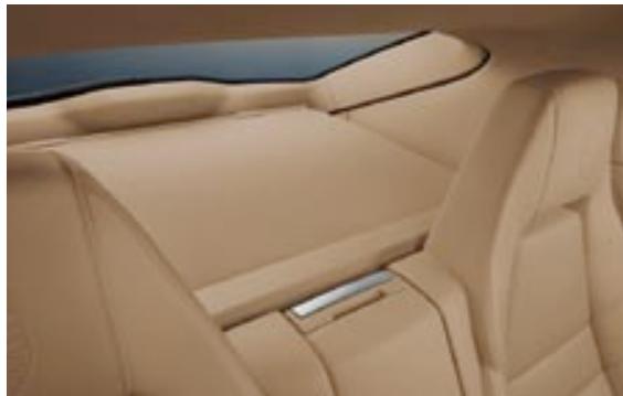 PORSCHE PANAMERA S - Exemple de chargement avec couvre-bagagesouple. - 1