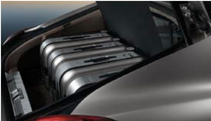 PORSCHE PANAMERA TURBO - Exemple de chargement avec couvre-bagagesouple. - 1