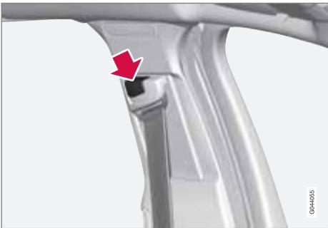VOLVO V40 - Pour attacher votre ceinture de sécurité - 1
