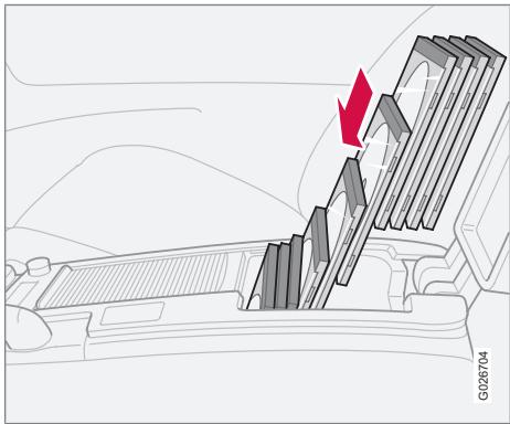 VOLVO V50 - Compartiments de rangement dans l'habitacle - 1