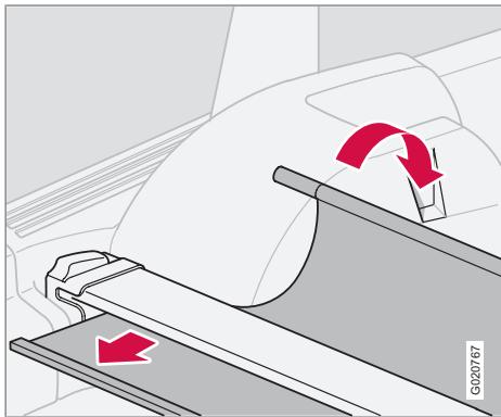 VOLVO V50 - Installation du cache-bagages. - 1