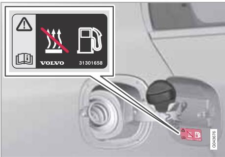 VOLVO V60 - Ouvrir/fermer le bouchon du réservoir de carburant - 1
