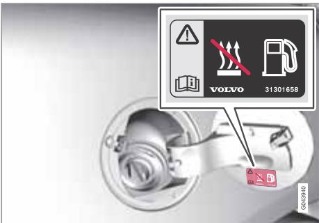 VOLVO XC60 - Ouvrir/fermer le bouchon du réservoir de carburant - 1