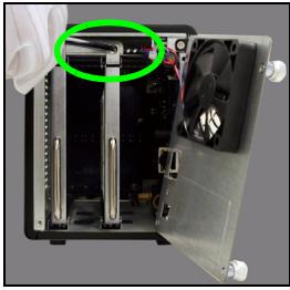 ZYXEL NSA-220 PLUS - Installera hårdiskenheter - 5