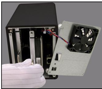 ZYXEL NSA-220 PLUS - Installazione delle unità a disco rigido - 7