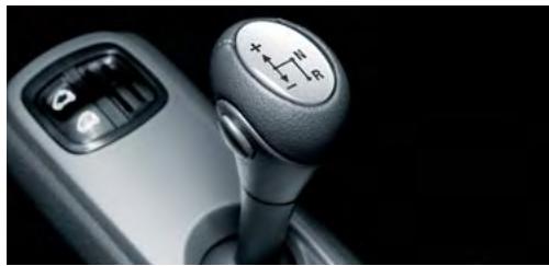 SMART FORTWO BRABUS XCLUSIVE - Le changement de vitesses au volant. - 1