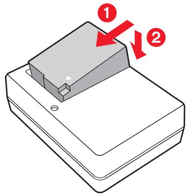 LEICA Q TYP 116 - BATTERIJ IN HET OPLAADAPPARAAT PLAATSEN - 1