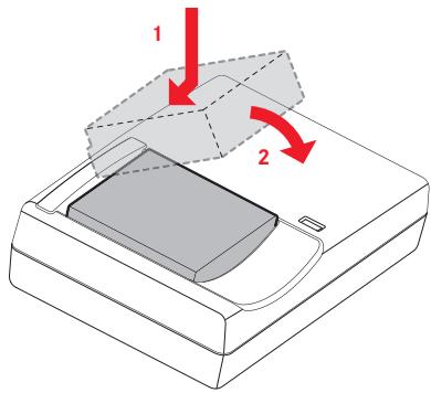 LEICA X-U TYP 113 - BATTERIJ IN HET OPLAADAPPARAAT PLAATSEN - 1