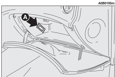 ALFA ROMEO 156 2007 - PLAFONNIER DE LA BOITE À GANTS - 3