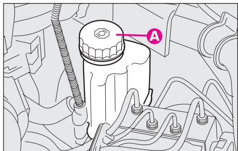 ALFA ROMEO GT 2008 - LIQUIDE DES FREINS ET DE L'EMBRAYAGE HYDRAULIQUE - 1