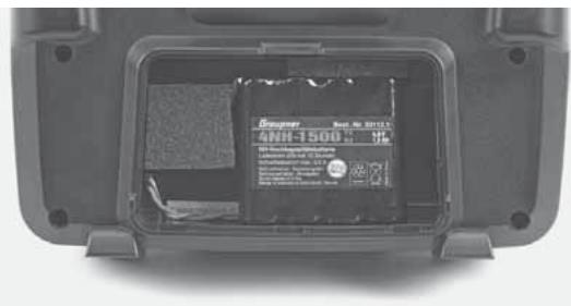 GRAUPNER MX-10 - Removing the transmitter battery - 1