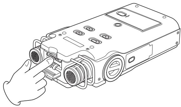 TASCAM DR-100 - Retirer la carte - 1