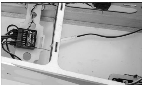 SPEKTRUM DX8 - INSTALLAZIONE DEL RICEVITORE - 1