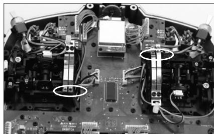 SPEKTRUM DX8 - Cambiare la frizione dell'acceleratore da uno snodo all'alto - 1