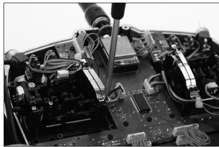 SPEKTRUM DX8 - Änderung der Reibung am Gashebel von einer Seite zur anderen - 2