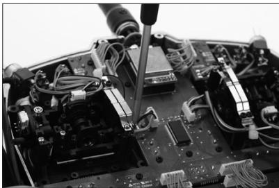 SPEKTRUM DX8 - Cambio de pastilla de friction del stick the acelerador - 2