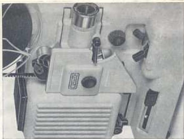 EUMIG P8 AUTOMATIC - Mise en place automatique du film - 3