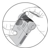 AIPTEK POCKET DV T200 - Fixação da correia de transporte - 2